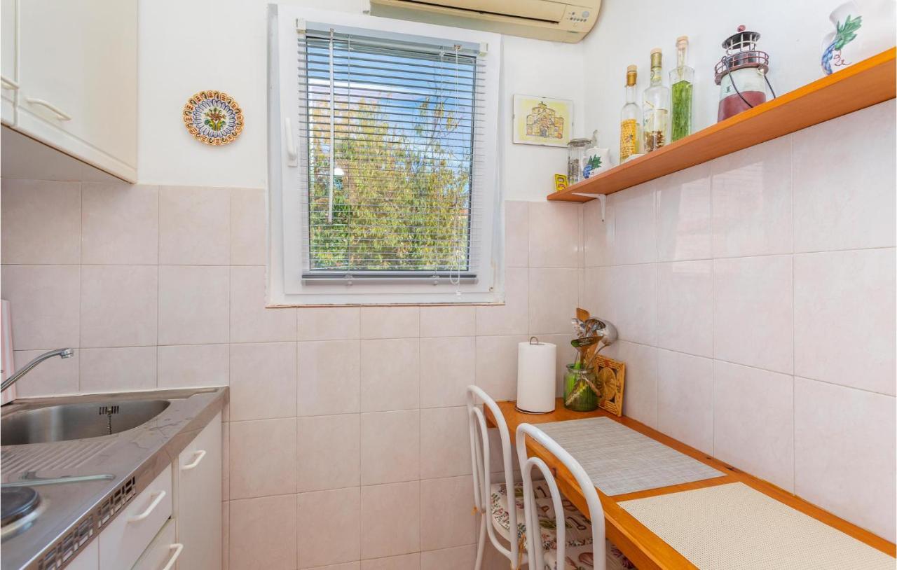 1 Bedroom Beautiful Apartment In Linardići Exteriör bild