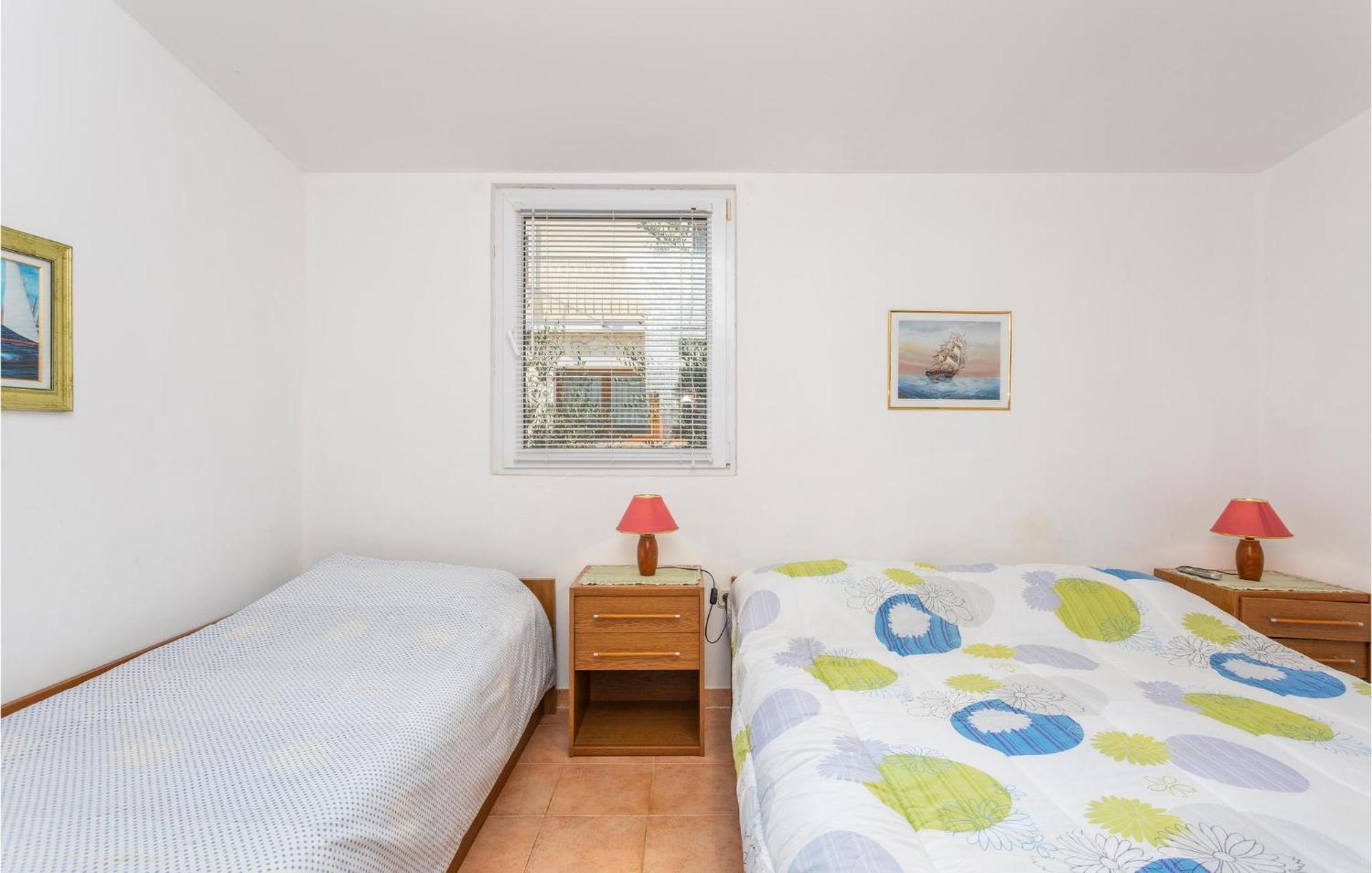 1 Bedroom Beautiful Apartment In Linardići Exteriör bild