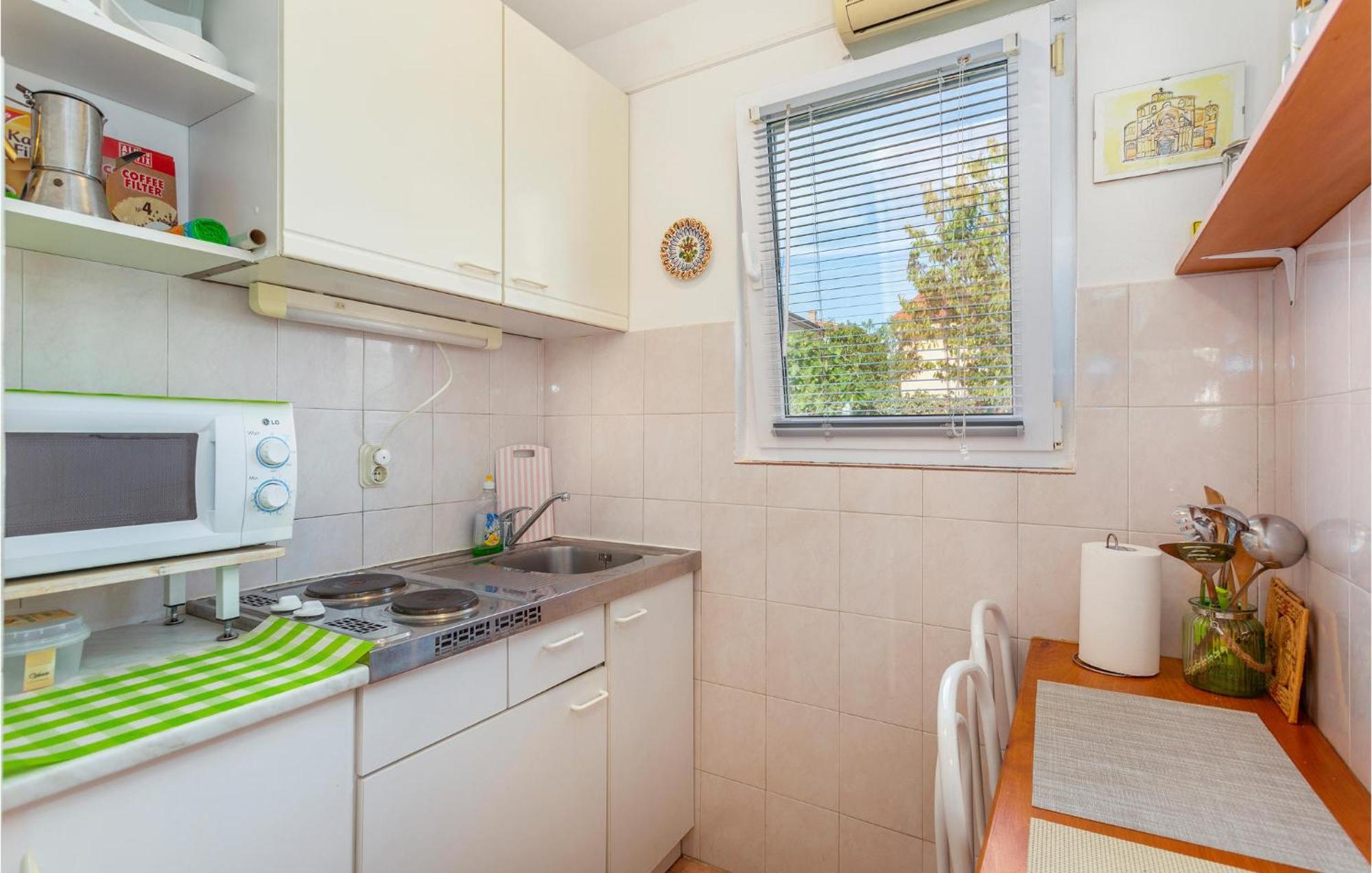 1 Bedroom Beautiful Apartment In Linardići Exteriör bild