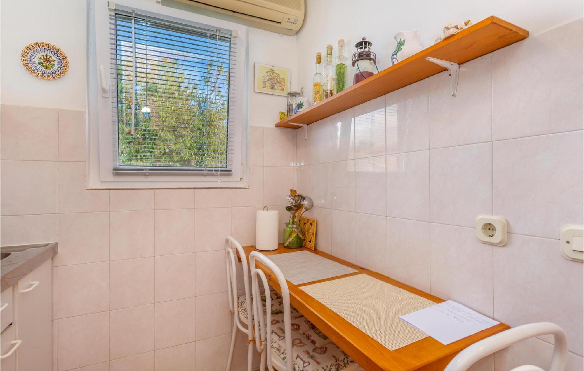 1 Bedroom Beautiful Apartment In Linardići Exteriör bild